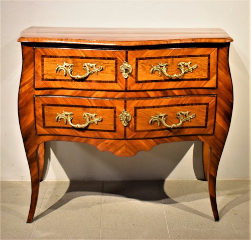 Commode Louis XV, Royaume des Deux-Siciles milieu XVIIIe - Mobilier Style Louis XV